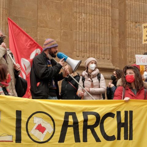 A voce alta contro il precariato culturale
